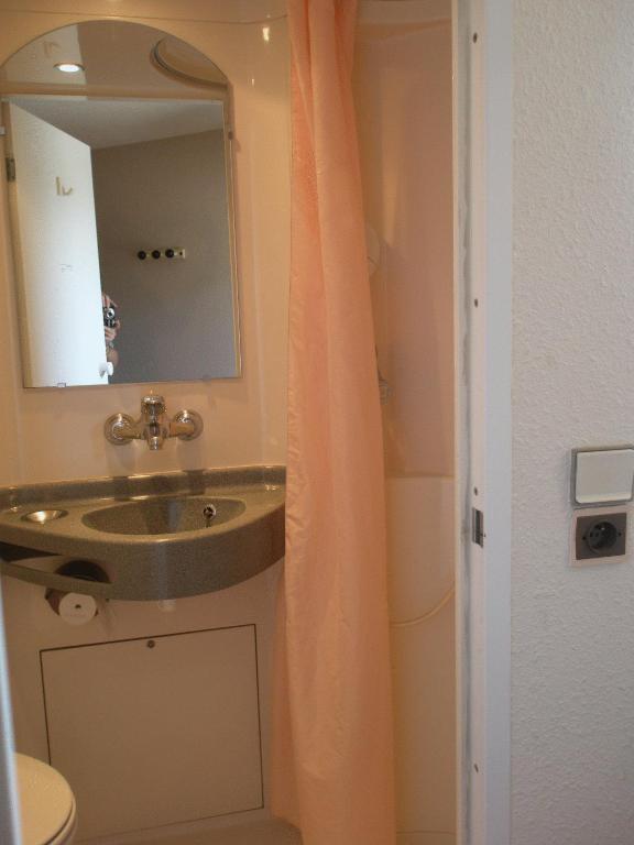 Hotel F1 Lyon Genay Massieux الغرفة الصورة